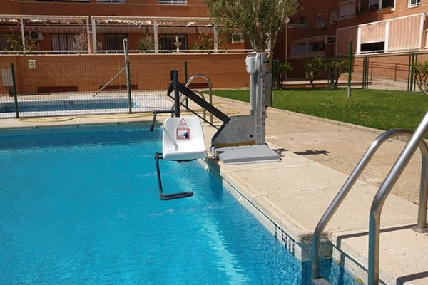 Elevador-de-bateria-fijo-desmontable-para-piscina-4_METALU-600