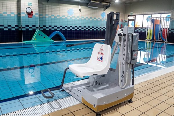 Elevador-de-bateria-portatil-para-piscina-portada-METALU-400