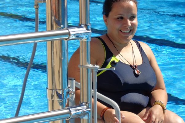 Elevador-hidraulico-fijo-desmontable-para-piscina-3_METALU-B-2