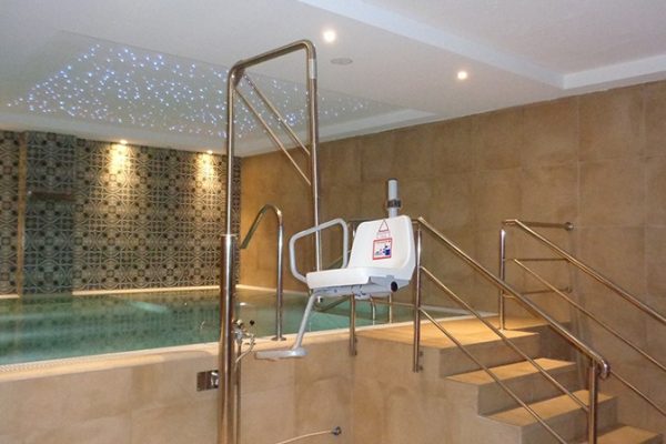 Elevador-hidraulico-para-piscina-5_METALU-TORVISCA