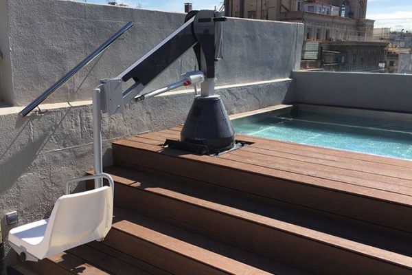 Elevador-de-bateria-para-piscina-2_METALU-3000