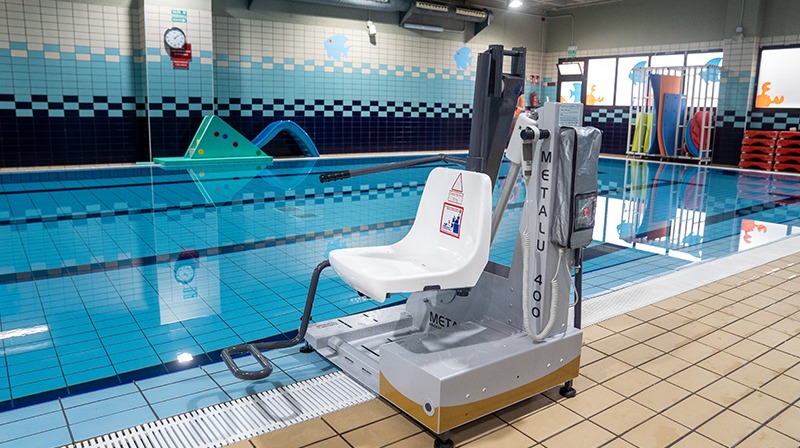 Grúa Piscina M400